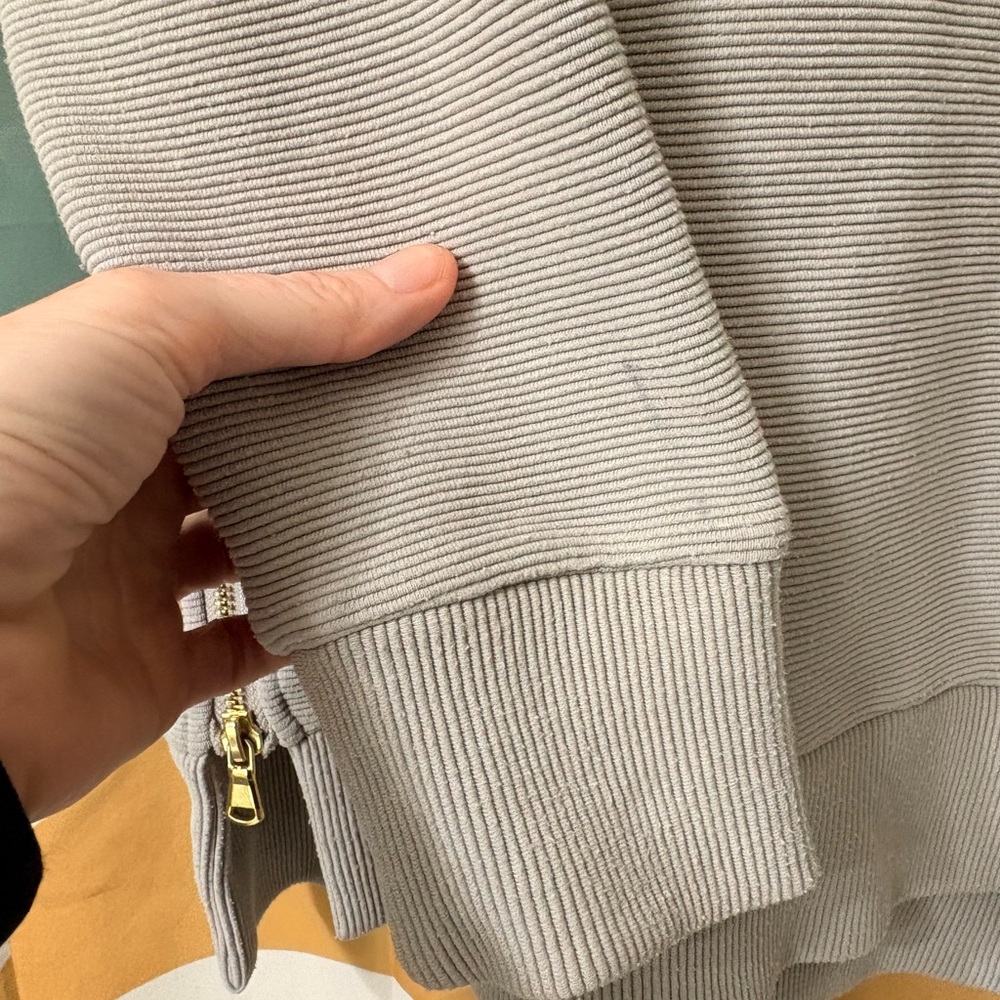 Small sweater with Side Zippers - Picture 7 of 7